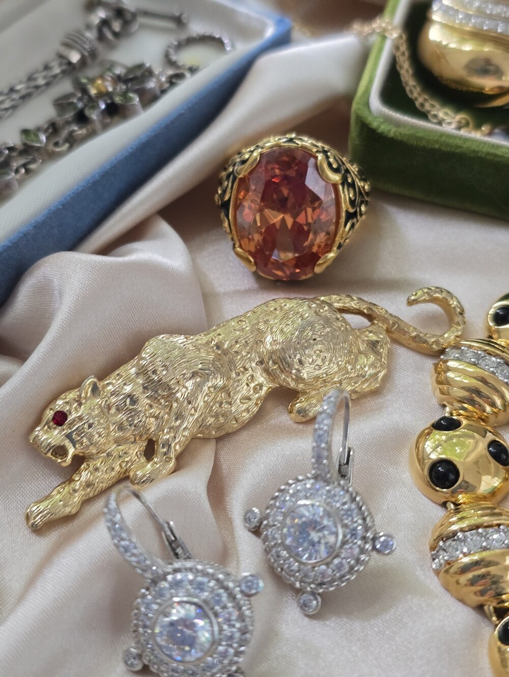 Ruby Eyed Leopard Brooch